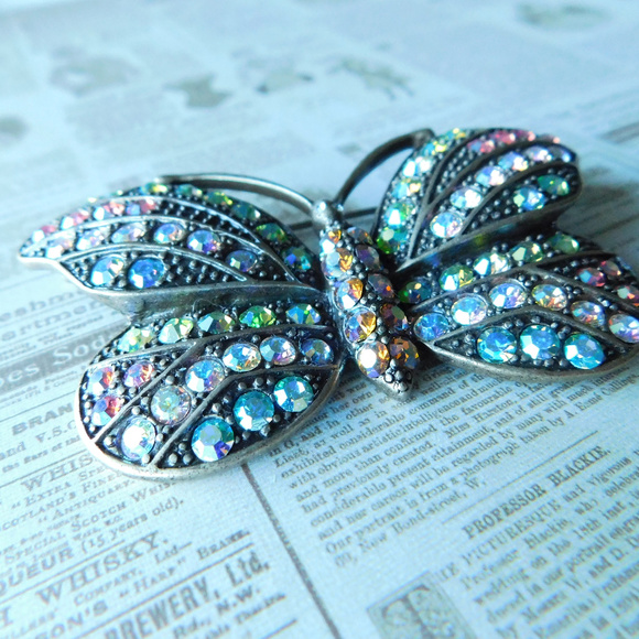 ⭐ KIRKS FOLLY crystal butterfly brooch - Picture 3 of 5